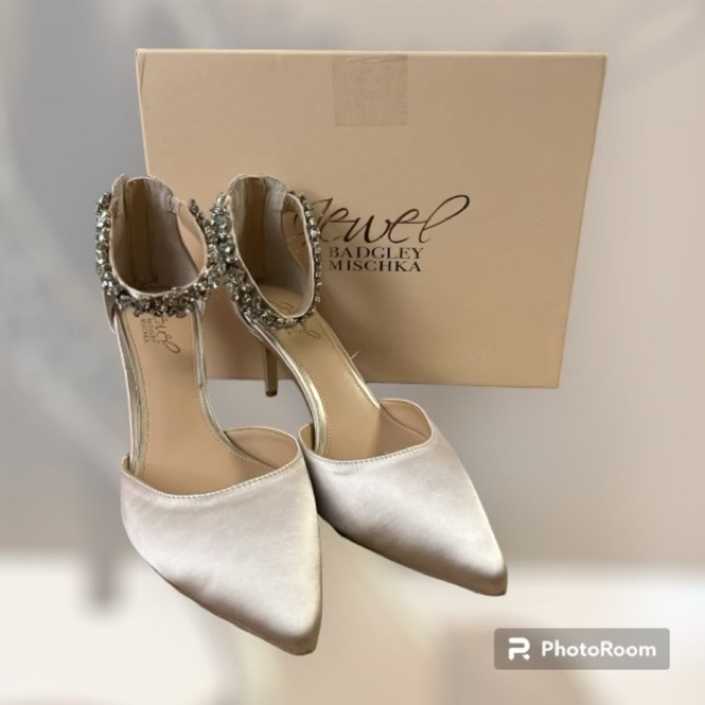 JEWEL BADGLEY MISCHKA Women's Robles Evening Pumps Size 7.5 color: champagne